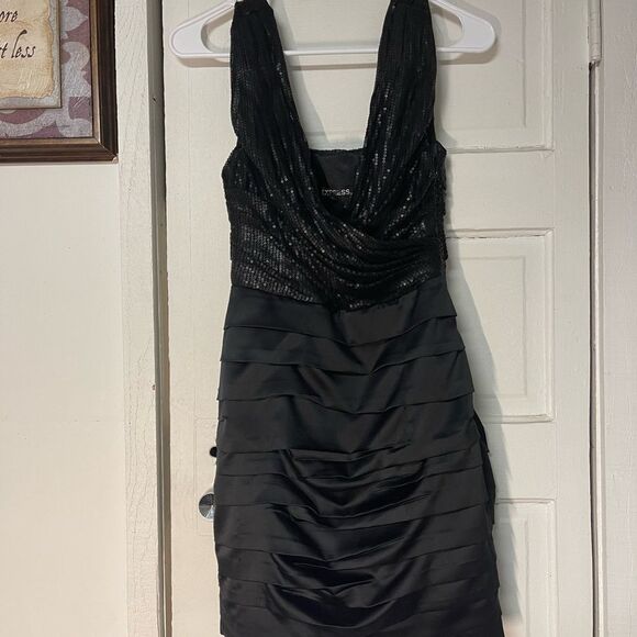 Express sequins detail black dress - Picture 3 of 10